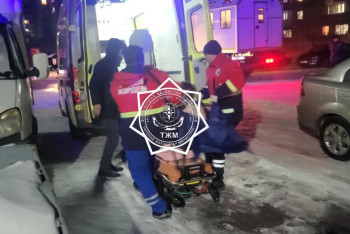 Өрт сөндірушілер жанып жатқан пәтерден әйелді құтқарды