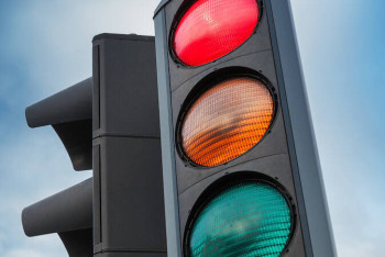 Полиция бағдаршамның сары түсіне қатысты ескерту жасады