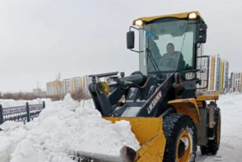 Астанада қар күреуге 2,3 мыңнан астам жол жұмысшысы шықты