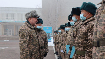 Фотография к новости: Құрлық әскерлерінің офицерлері оңтүстік өңірдегі әскери бөлімдерді тексерді