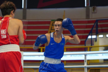 Фотография к новости: Лицензиялық турнир: Сәкен Бибосынов алғашқы жекпе-жегінде жеңіске жетті