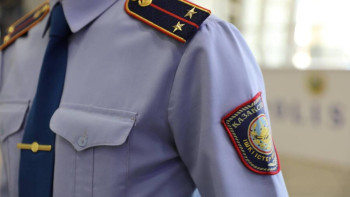 Фотография к новости: Елордалық полицейлер есірткі тасымалдаумен айналысқан жүргізушіні қолға түсірді