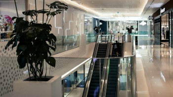 Фотография к новости: Ақтауда сауда орталығындағы эскалаторға мінген бала саусағынан айырылды