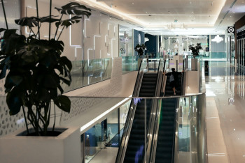 Ақтауда сауда орталығындағы эскалаторға мінген бала саусағынан айырылды