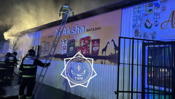 Фотография к новости: Ақтауда базардағы көкөніс сататын дүңгіршек өртенді