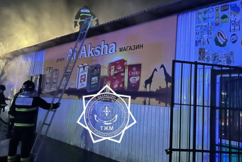 Ақтауда базардағы көкөніс сататын дүңгіршек өртенді