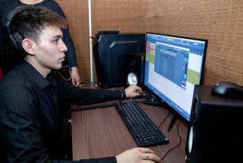Фотография к новости: Талдықорғанда инклюзивті аудиостудия ашылды
