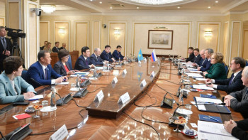 Фотография к новости: Мәжіліс төрағасы ресейлік әріптесіне жаңа заң жобалары туралы айтып берді