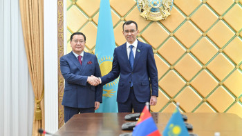 Фотография к новости: Мәулен Әшімбаев Моңғолияның Қазақстандағы елшісімен кездесті