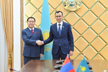 Фотография к новости: Мәулен Әшімбаев Моңғолияның Қазақстандағы елшісімен кездесті