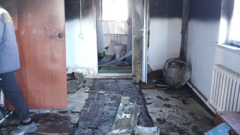 Фотография к новости: Полиция қызметкері өз өмірін қатерге тіге отырып бір отбасыны өрттен құтқарып қалды