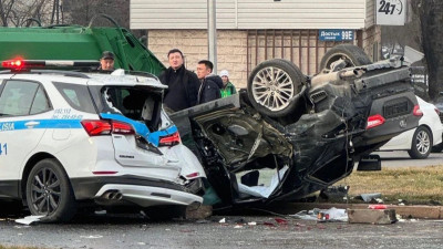 Алматыда патрульдік көлік жол апатына ұшырады