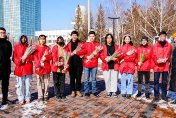 Еріктілер астаналық нәзікжандыларға тосын-сый жасады