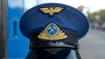 Фотография к новости: Жолаушылар пойызында әйелдерге гүл мен сыйлық табысталды