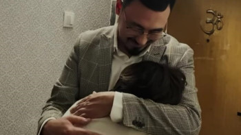 Фотография к новости: Тележүргізуші 17 жыл құлдықта болған қыздарды мерекемен құттықтады