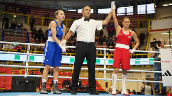 Фотография к новости: Бокс: Алуа Балқыбекова бірінші жекпе-жегін өте сәтті өткізді