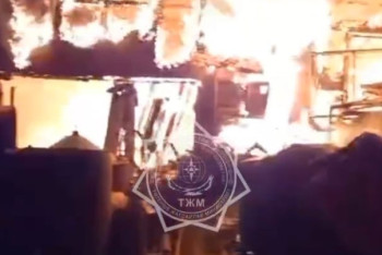 Фотография к новости: Алматыда ағаш ұстаханасы цехындағы өрт сөндірілді