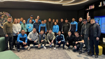 Фотография к новости: Геннадий Головкин қазақстандық боксшылармен кездесті