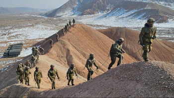 Фотография к новости: Десанттық шабуылдау әскерлерінің альпинистік роталары алғашқы далалық жаттығуларын аяқтады