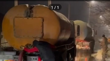 Фотография к новости: Семейде су тасқынына қарсы қала көшелері еріген қар суынан тазартылуда