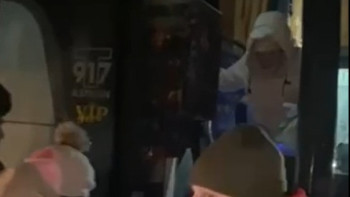 Фотография к новости: Құтқарушылар жолда қалған шетелдік азаматтарды эвакуациялады