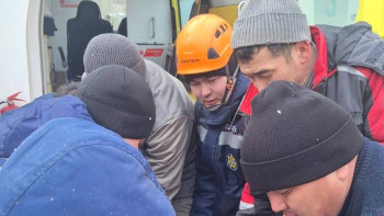 Фотография к новости: Құтқарушылар лифт шахтасына құлап кеткен адамды құтқарды