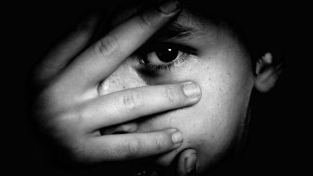 Фотография к новости: Атырауда екі жеткіншек қайыр сұрауға мәжбүр болған