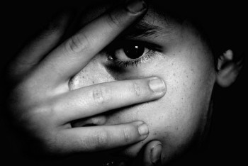 Фотография к новости: Атырауда екі жеткіншек қайыр сұрауға мәжбүр болған