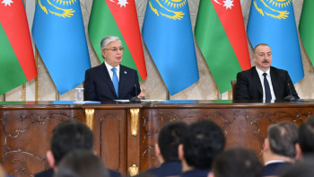 Фотография к новости: Қасым-Жомарт Тоқаев пен Ильхам Әлиев БАҚ өкілдері үшін брифинг өткізді