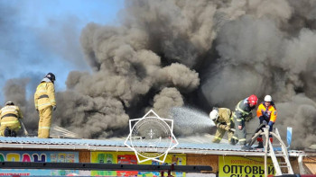Фотография к новости: Таразда "Омар ата" базары өртеніп жатыр