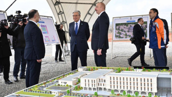 Фотография к новости: Тоқаев пен Әлиев Физулидегі орталық аурухананың құрылысымен танысты