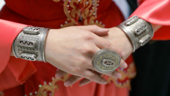 Фотография к новости: "Алғашқы әшекейді әкесі сыйлаған": Қазақ қыздары қандай зергерлік бұйымдар таққан?