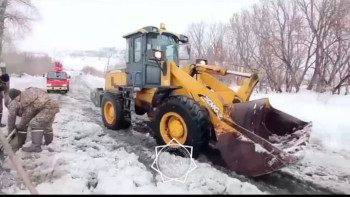 Фотография к новости: Шығыс Қазақстанда тасқын суға қарсы жұмыстарға әскери қызметшілері көмек көрсетуде