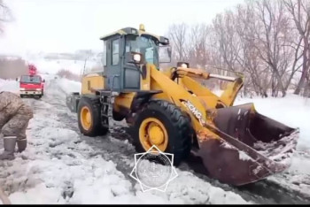Фотография к новости: Шығыс Қазақстанда тасқын суға қарсы жұмыстарға әскери қызметшілері көмек көрсетуде