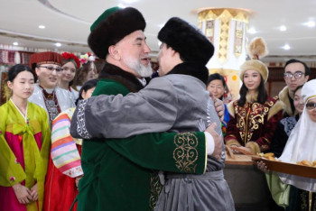 Фотография к новости: Астанада түрлі этнос өкілдері Көрісу күні мерекесін атап өтті