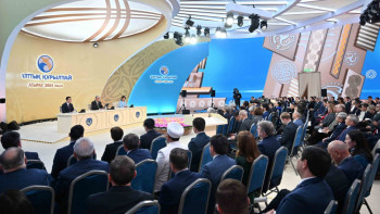 Фотография к новости: "Еліктеушіліктен, әсіре-діншілдіктен туған". Тоқаев қара киініп, тұмшаланып жүретіндер туралы айтты