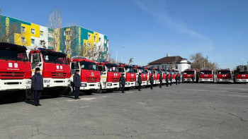 Фотография к новости: Қызылордада облыстық ТЖД автопаркіне 14 өрт сөндіру көлігі берілді