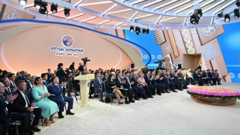 Фотография к новости: Азаматтарымыз аузына насыбай салып, қақырып, түкіріп жүреді – Тоқаев