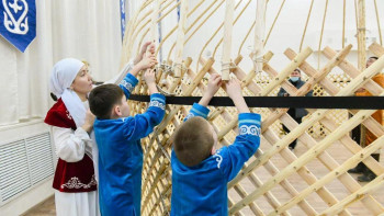 Фотография к новости: Астанада киіз үй тігуден шеберлік сабағы ұйымдастырылды