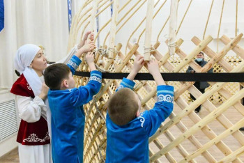 Фотография к новости: Астанада киіз үй тігуден шеберлік сабағы ұйымдастырылды