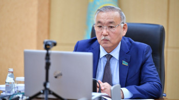 Фотография к новости: Сұлтанбек Мәкежанов: Жас ұрпаққа бағыт-бағдар беру қажет