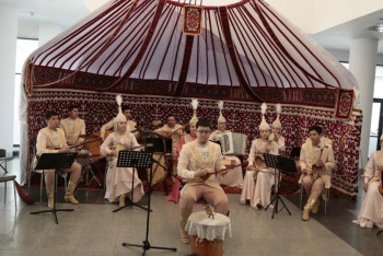 Фотография к новости: Астанада «Ұлттық аспаптар әлеміне саяхат» кеші өтті