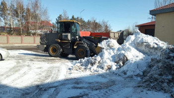 Фотография к новости: Астанада қар күреуге 2,4 мыңнан астам жол жұмысшысы жұмылдырылды