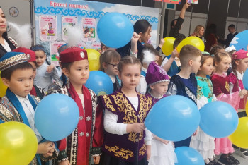 Фотография к новости: Ұлттық киім күні. Павлодарлық оқушылар дефиле өткізді