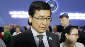 Фотография к новости: Аймағамбетов: Қазақстандықтар ақшасын төлесе де, медициналық қызметті ала алмай отыр