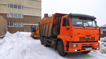 Фотография к новости: Астанада өткен түнде 14 мың текше метрден астам қар шығарылды
