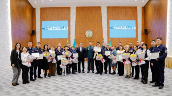 Фотография к новости: Астанада құтқарушылар мен өрт сөндірушілерге пәтер кілті табысталды