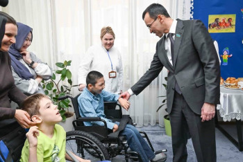 Фотография к новости: Әшімбаев: Кедергісіз, инклюзивті орта қалыптастыру –  маңызды міндеттердің бірі