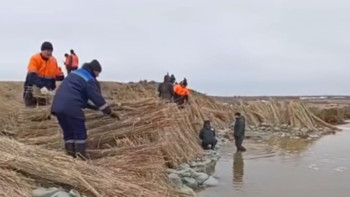 Фотография к новости: Ақтөбеде жолды су шайып кетті