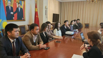 Фотография к новости: Бейжіңде "Қан мен тер" талқыланды